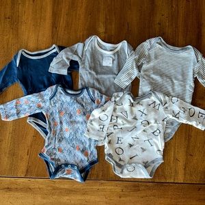Burt’s Bees Baby 0-3 Month Long sleeve Onesie/bodysuit bundle of 5